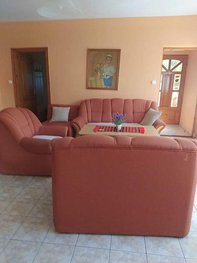 Barbara Apartmanhaz Kehidakustány Dış mekan fotoğraf