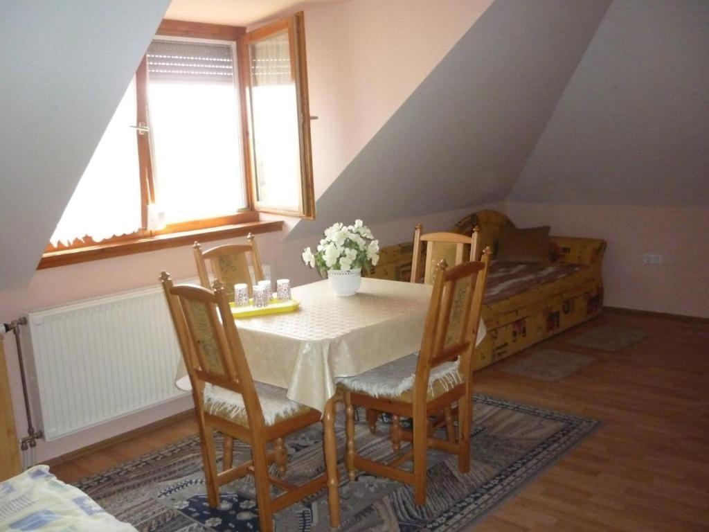 Barbara Apartmanhaz Kehidakustány Dış mekan fotoğraf